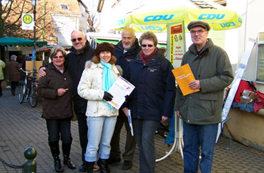Foto2: Infostand der CDU Rohrbach mit Werner Pfisterer MdL