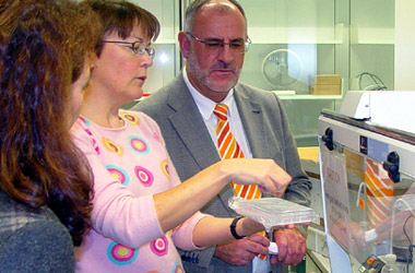 Werner Pfisterer MdL auf Nachttour 2007: Ein herzliches Dankeschön an alle Menschen, die nachts arbeiten! - Biochemisches Institut Heidelberg
